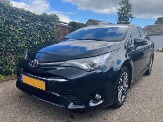 Schade motor Toyota Avensis 1.6 D4D TOURING SPORTS F LEASE PRO 2015/12