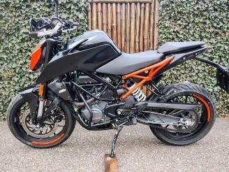 damaged scooters KTM 125 Duke ABS 2021/5