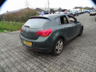 krockskadad bil auto Opel Astra 1.4 Turbo 2011/3