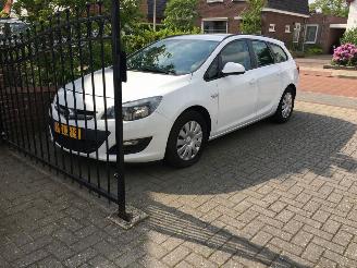 Käytettyjen passenger cars Opel Astra 1.7 CDTi 16V 110pk business 2013/6