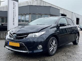 damaged commercial vehicles Toyota Auris 1.8 Hybrid Lease PANO 2015/6