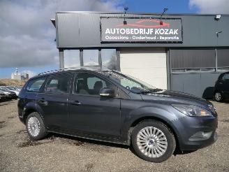 Schadeauto Ford Focus 1.6 TDCi Limited Edition AIRCO CRUISE NIEUWE APK 2010/4
