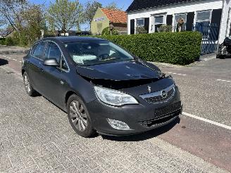dommages  camping cars Opel Astra 1.6 Turbo 2011/6