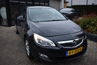 krockskadad bil auto Opel Astra SPORTS TOURER 2011/10
