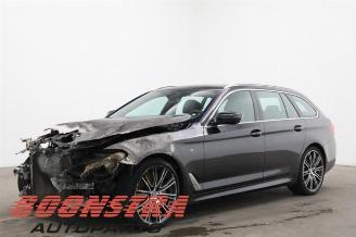 damaged microcars BMW 5-serie 5 serie Touring (G31), Combi, 2017 540i xDrive 3.0 TwinPower Turbo 24V 2018/8
