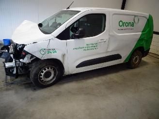 uszkodzony samochody osobowe Citroën Berlingo 1.5 HDI AUTOMAAT 2023/6
