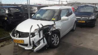 damaged passenger cars Suzuki Swift Swift (ZA/ZC/ZD), Hatchback, 2010 / 2017 1.2 16V 2011/11