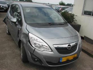 Vaurioauto  caravans Opel Meriva 1.4 turbo 2012/9