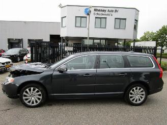 disassembly passenger cars Volvo V-70 T4 132kW Limited Edition 2012/1