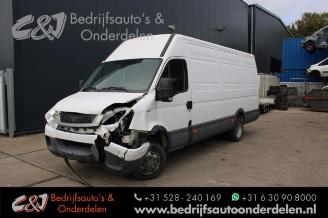 dommages fourgonnettes/vécules utilitaires Iveco Daily New Daily IV, Van, 2006 / 2011 40C15V, 40C15V/P 2011/1