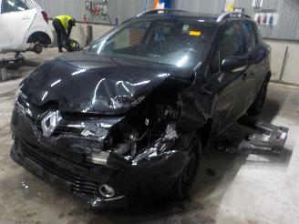 skadebil auto Renault Clio Clio IV Estate/Grandtour (7R) Combi 5-drs 1.5 Energy dCi 75 FAP (K9K-6=
12) [55kW]  (01-2013/08-2021) 2015