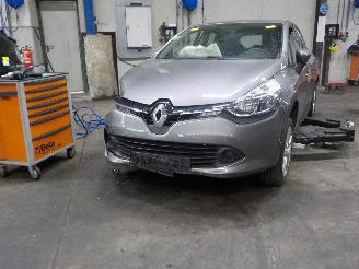 Auto incidentate Renault Clio Clio IV (5R) Hatchback 5-drs 1.2 TCE 16V GT EDC (H5F-403(H5F-D4)) [88k=
W]  (03-2013/08-2021) 2015/12