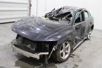 damaged passenger cars Audi Q5  2022/11